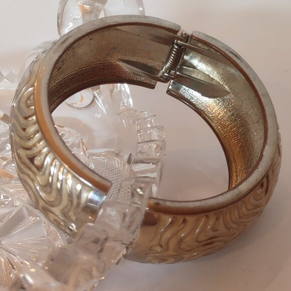 Vintage Heavy Clamper Cuff Bracelet Silver Tone Buff Enamel 7 in Breathtaking! - Picture 4 of 7